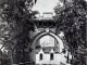 Photo précédente de Montreuil-Bellay L'église bâtie au XVe siècle et porte d'enceinte sud, vers 1920 (carte postale ancienne).