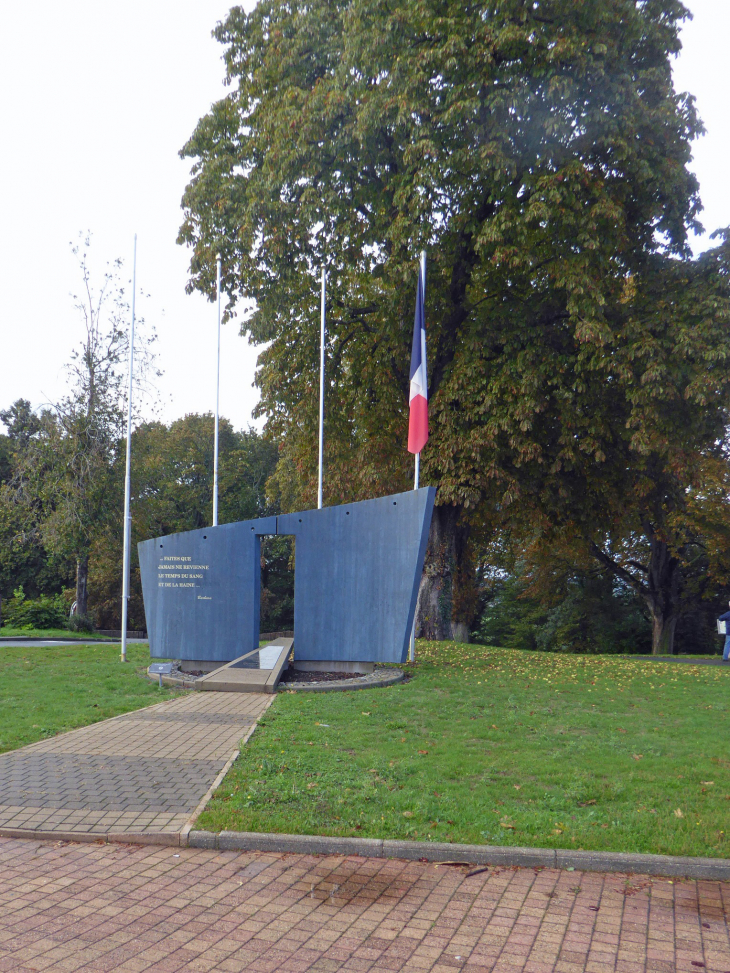 Le monument aux morts - Montreuil-Juigné