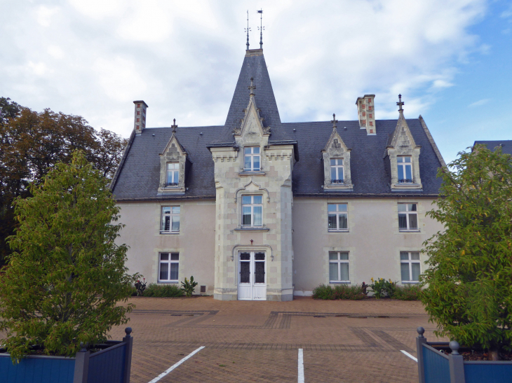 Le château mairie - Montreuil-Juigné