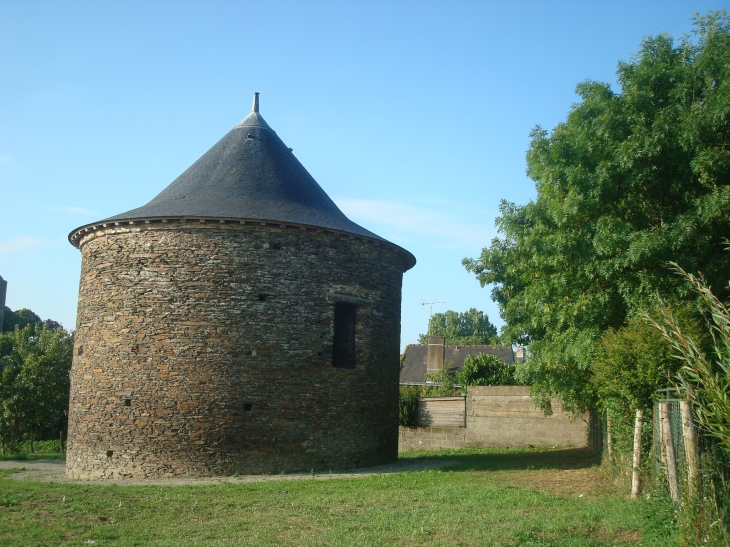 Pigeonnier. (face au château) - Pouancé