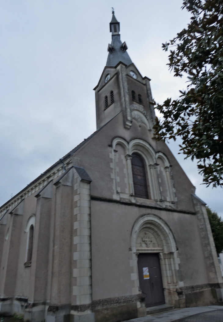 L'entrée de l'église - Saint-Barthélemy-d'Anjou