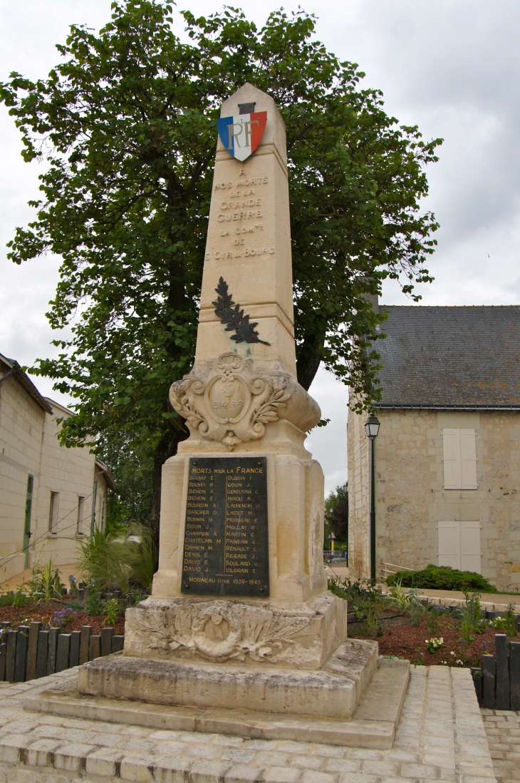 Le Monument aux Morts - Saint-Cyr-en-Bourg