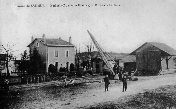La gare, début XXe siècle (carte postale ancienne). - Saint-Cyr-en-Bourg