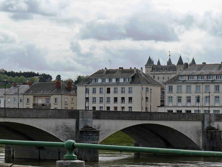 Le pont sur la Loire et le château - Saumur