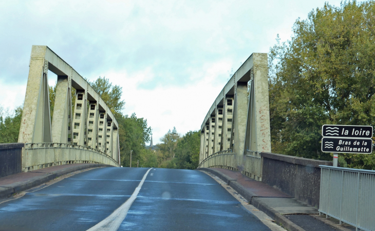 Le pont sur la Loire - Savennières
