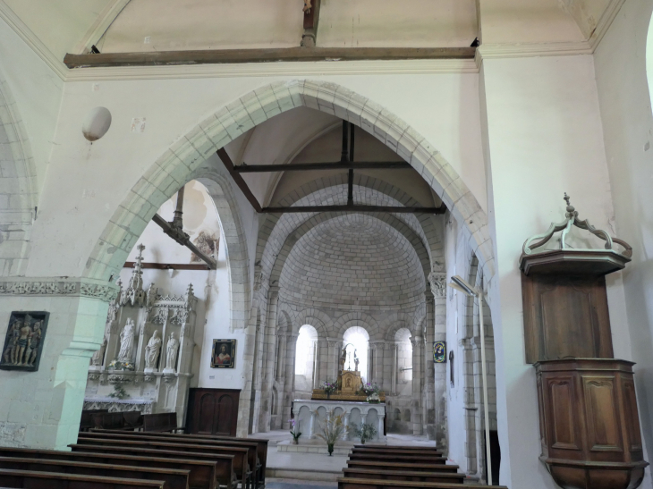 L'intérieur de l'église - Savennières