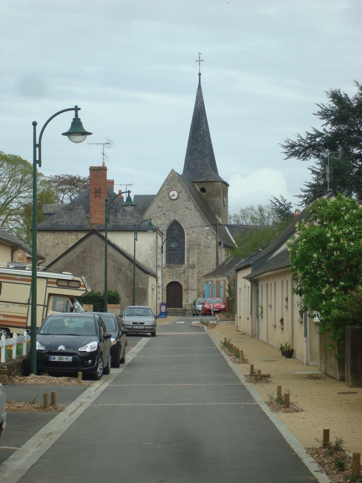 En allant à l'église - Argenton-Notre-Dame