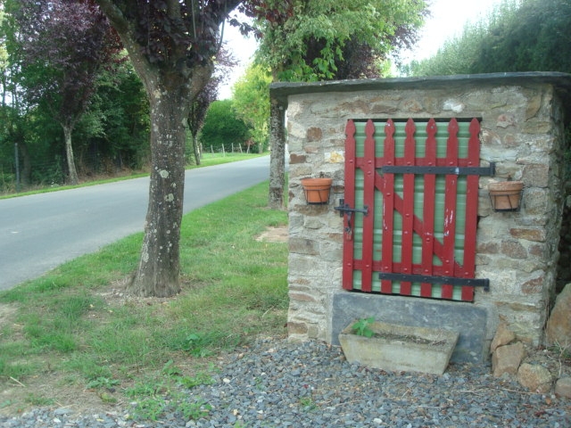 Puits;Entrée du village - Argenton-Notre-Dame
