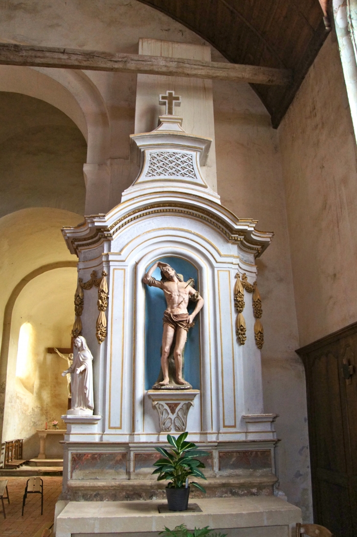 Le retable de la nef du XIe siècle. Eglise Saint Saturnin. - Azé