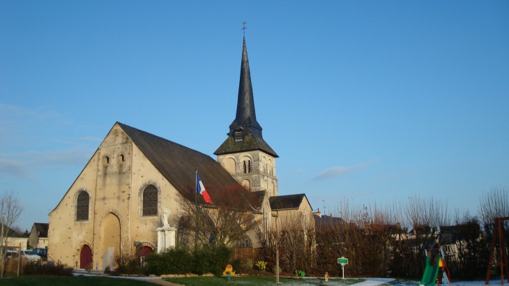Eglise Saint-Saturnin (XIè et XVIè siècles) - Azé