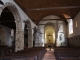 Photo suivante de Azé Eglise Saint Saturnin: la nef du XIe siècle vers le choeur.