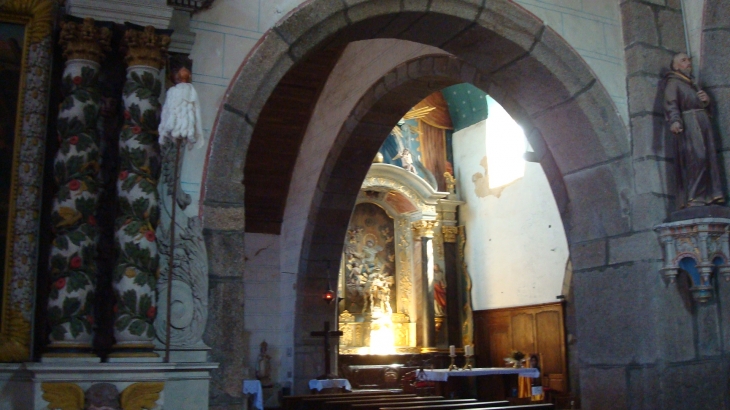 Une vue intérieure de l'église - Brecé