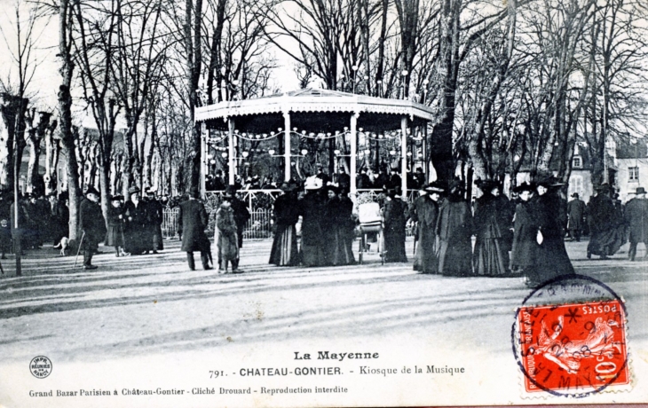 Kiosque de la Musique, vers 1908 (carte postale ancienne). - Château-Gontier