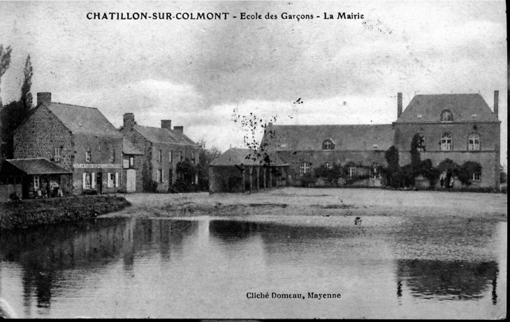 Ecole des Garçons - La Mairie, vers 1925 (carte postale ancienne). - Châtillon-sur-Colmont