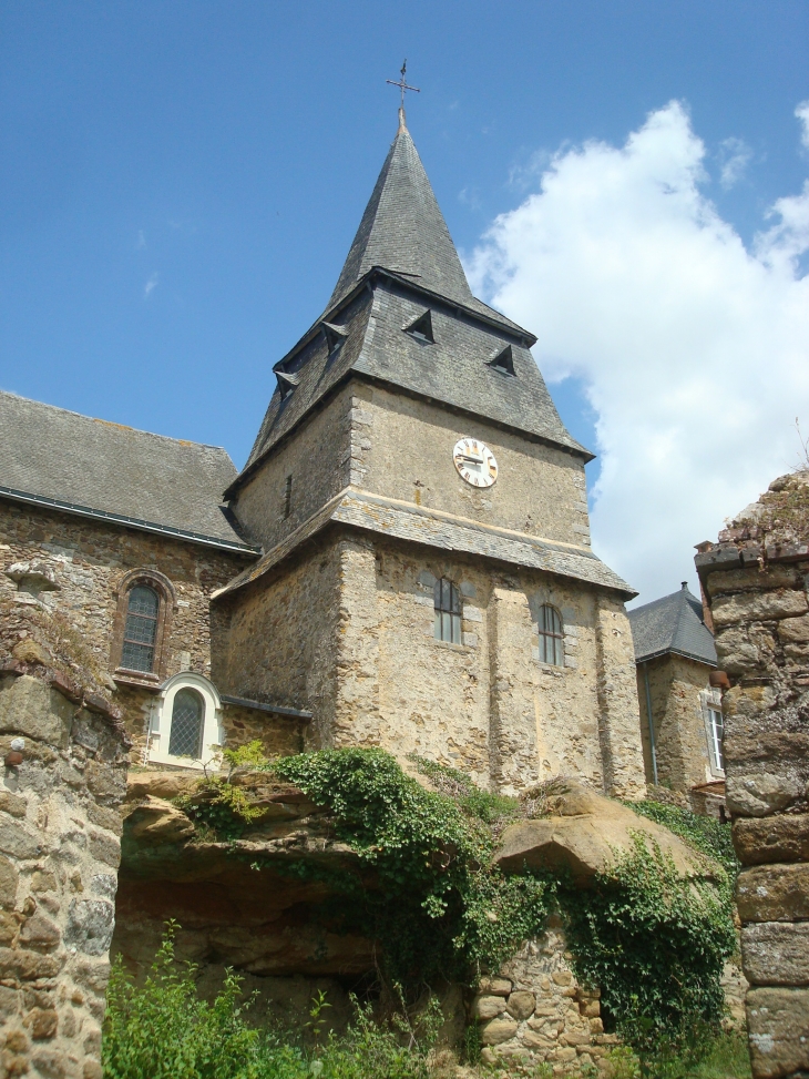 Eglise  saint-Pierre.Molières; (1130) - Chemazé