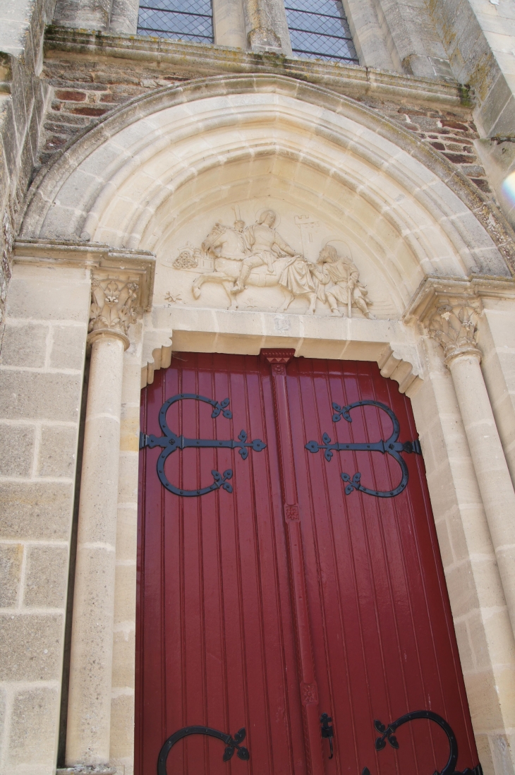 Le portail de l'église Saint Martin. - Contest