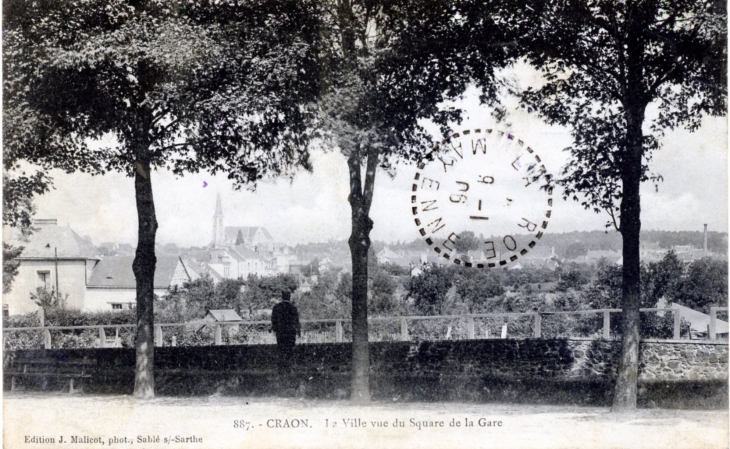 La Ville vue du square de la Gare, vers 1905 (carte postale ancienne). - Craon