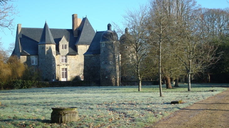 Château de l'Escoublère (XVIè siècle) - Daon