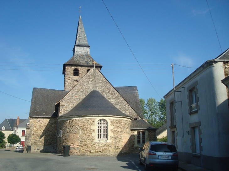 Eglise Saint-Pierre. (XVè,XVIè, et XIXè siècles).Pierre et tuffeau. - Fromentières