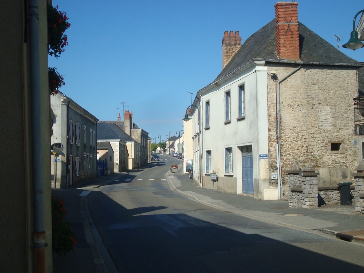 Route de Château-Gontier-Grez-en-Bouére - Gennes-sur-Glaize