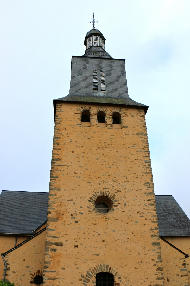 Le clocher de l'église saint Siméon - L'Huisserie