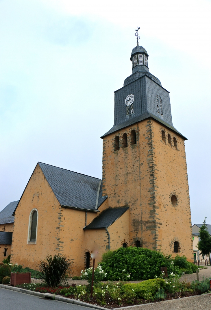 Façade Sud est de l'église Saint Siméon - L'Huisserie
