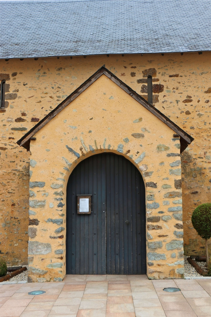 Le portail sud de l'église Saint siméon - L'Huisserie