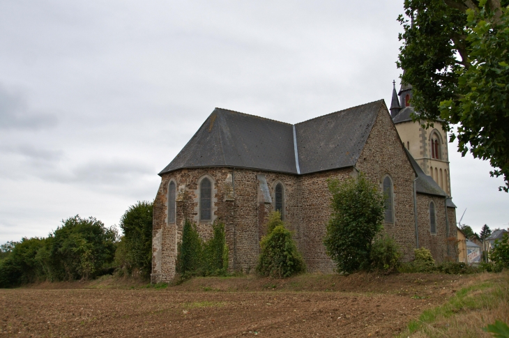 Le chevet et la façade nord de l'église de la sainte Vierge, XIXe siècle. - La Haie-Traversaine
