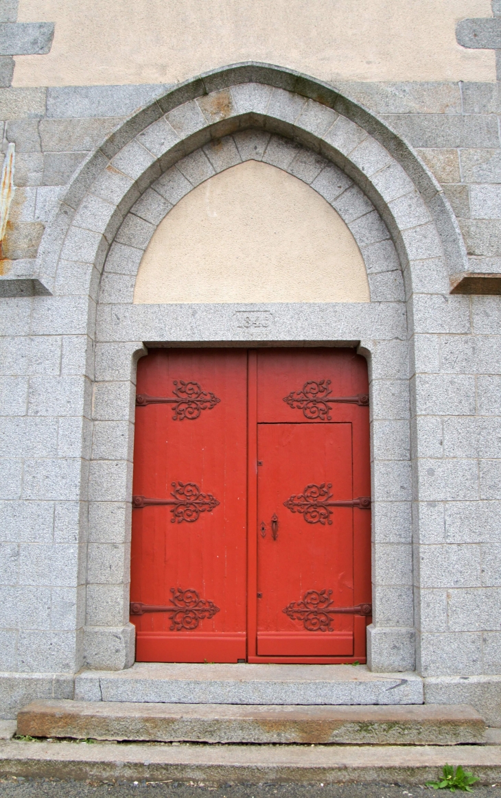 Le portail de l'église de la Sainte Vierge. - La Haie-Traversaine