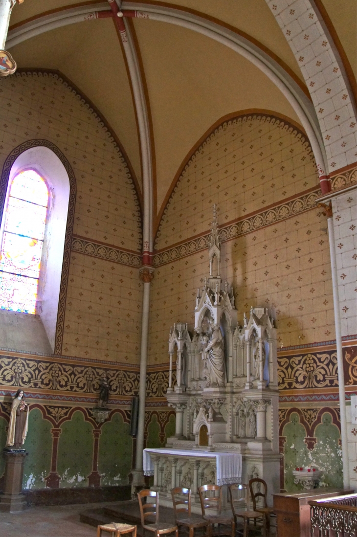Chapelle du transept gauche. - La Haie-Traversaine