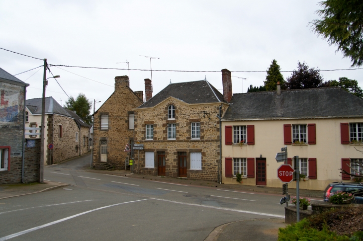 Le carrefour. - La Haie-Traversaine