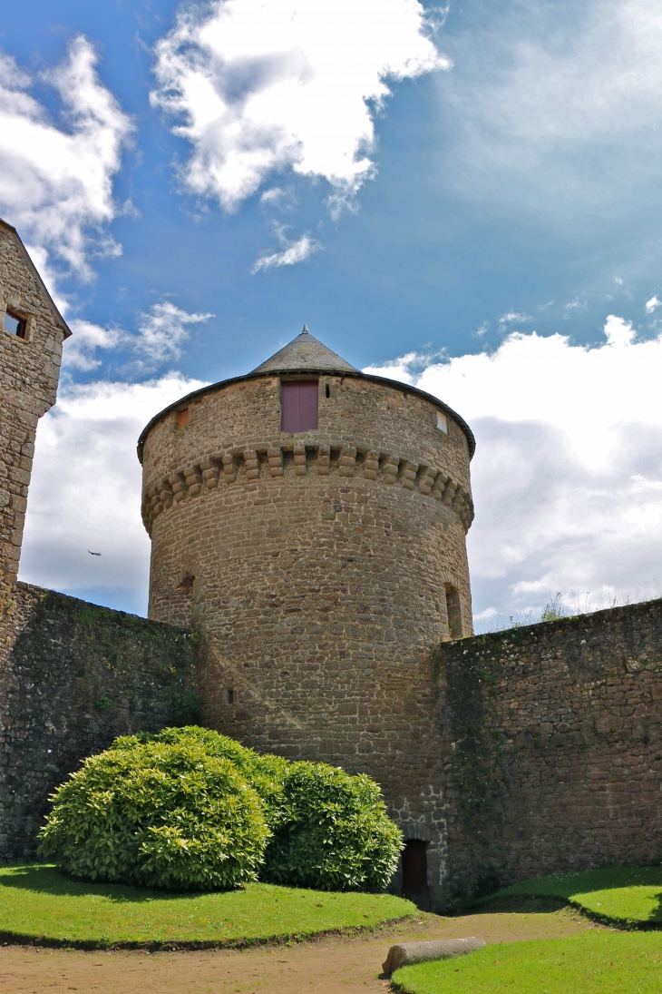 Depuis la cour du château - Lassay-les-Châteaux