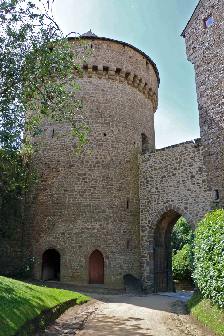 Depuis la cour du château - Lassay-les-Châteaux