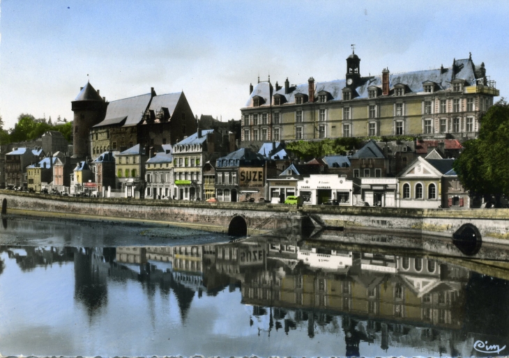 Vieux Château et Palais de Justice (carte postale de 1960) - Laval