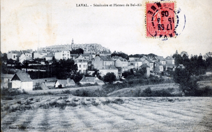 Séminaire et plateau de Bel-Air, vers 1905 (carte postale ancienne). - Laval