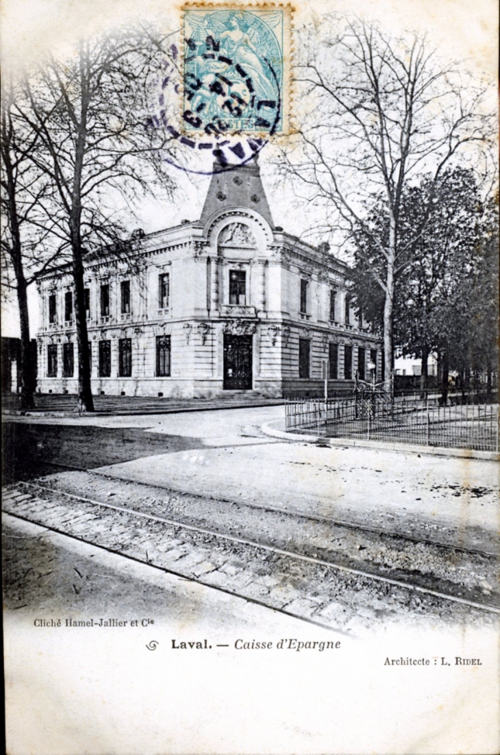 La Caisse d'Epargne, vers 1905 (carte postale ancienne). - Laval