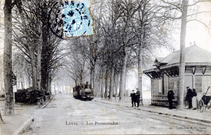 Les Promenades, vers 1905 (carte postale ancienne). - Laval