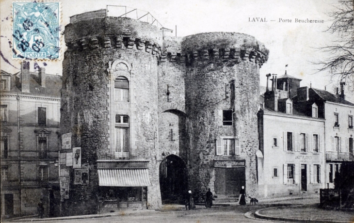 Porte Beucheresse, vers 1905 (carte postale ancienne). - Laval