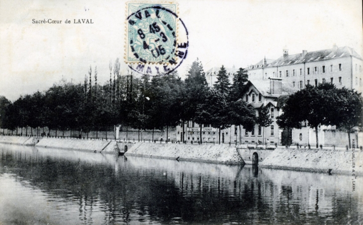 Le Sacré-Coeur, vers 1905 (carte postale ancienne). - Laval