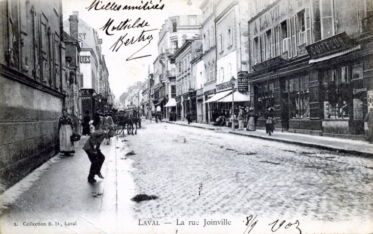 La rue Joinville, vers 1903 (carte postale ancienne). - Laval