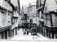 Photo suivante de Laval La Grande Rue bordée de maisons en bois du XVe siècle, vers 1915 (carte postale ancienne).