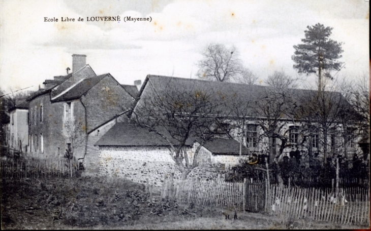 Ecole libre de Louverné, vers 1914 (carte postale ancienne).