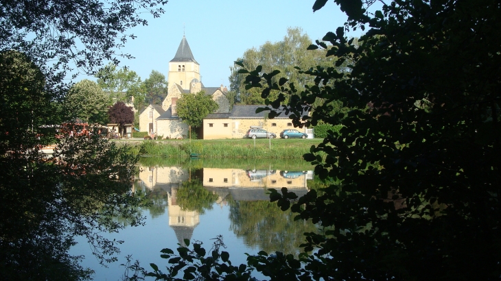 Vue de la rive, côté Moulin du Gué - Ménil