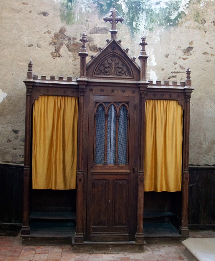 Le confessional de l'église Saint Martin. - Montflours