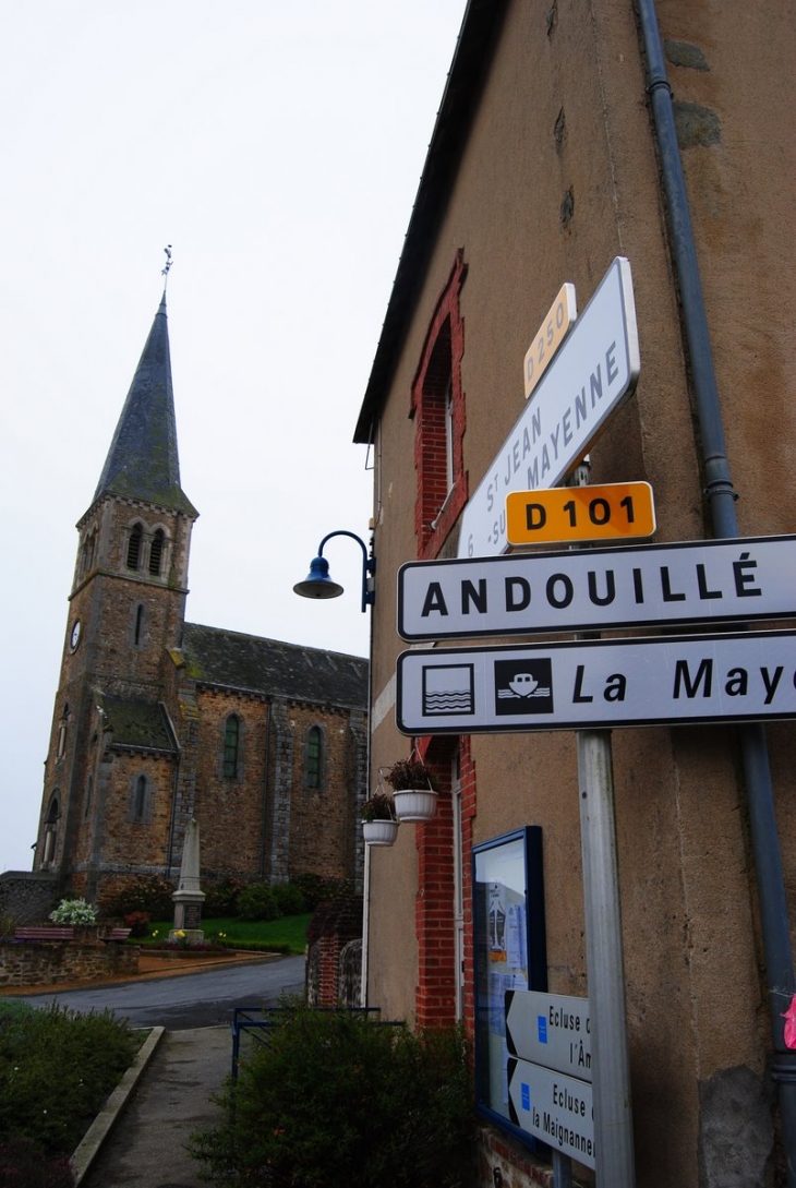Vue sur l'Eglise de Montflours