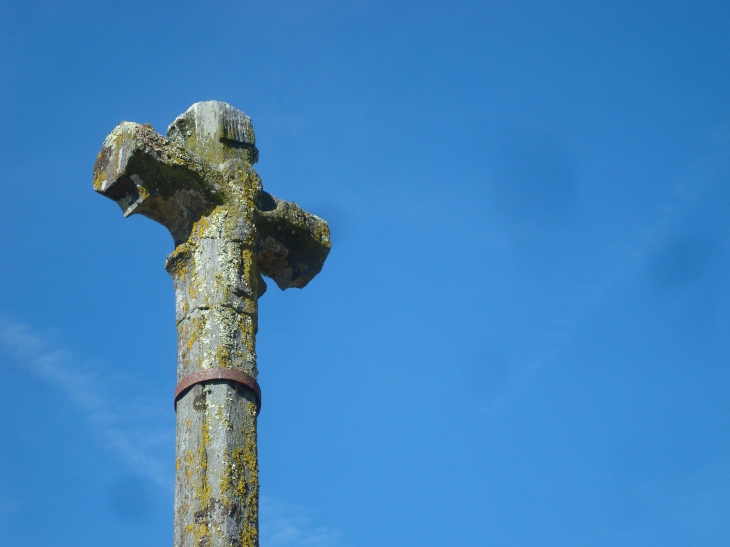 Croix du cimetière (schiste ardoisier) - Niafles