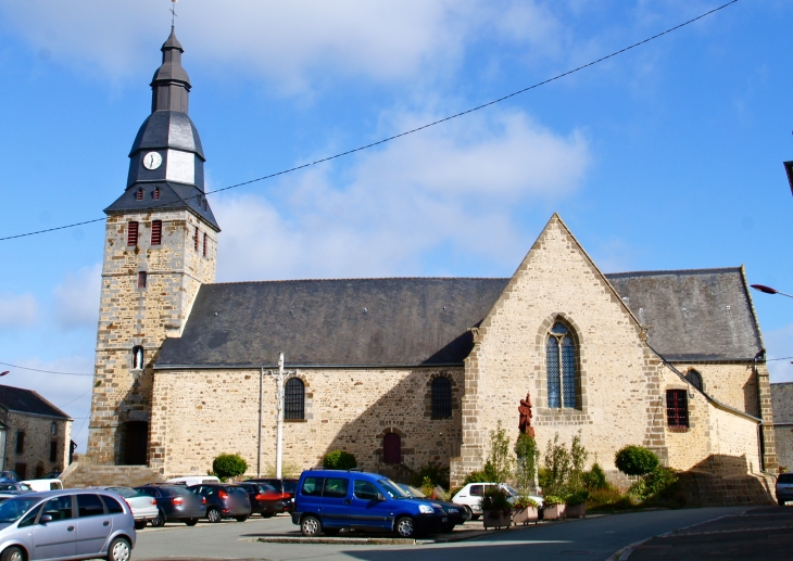 L'église Saint-Pierre du XVe, en 2013. - Oisseau