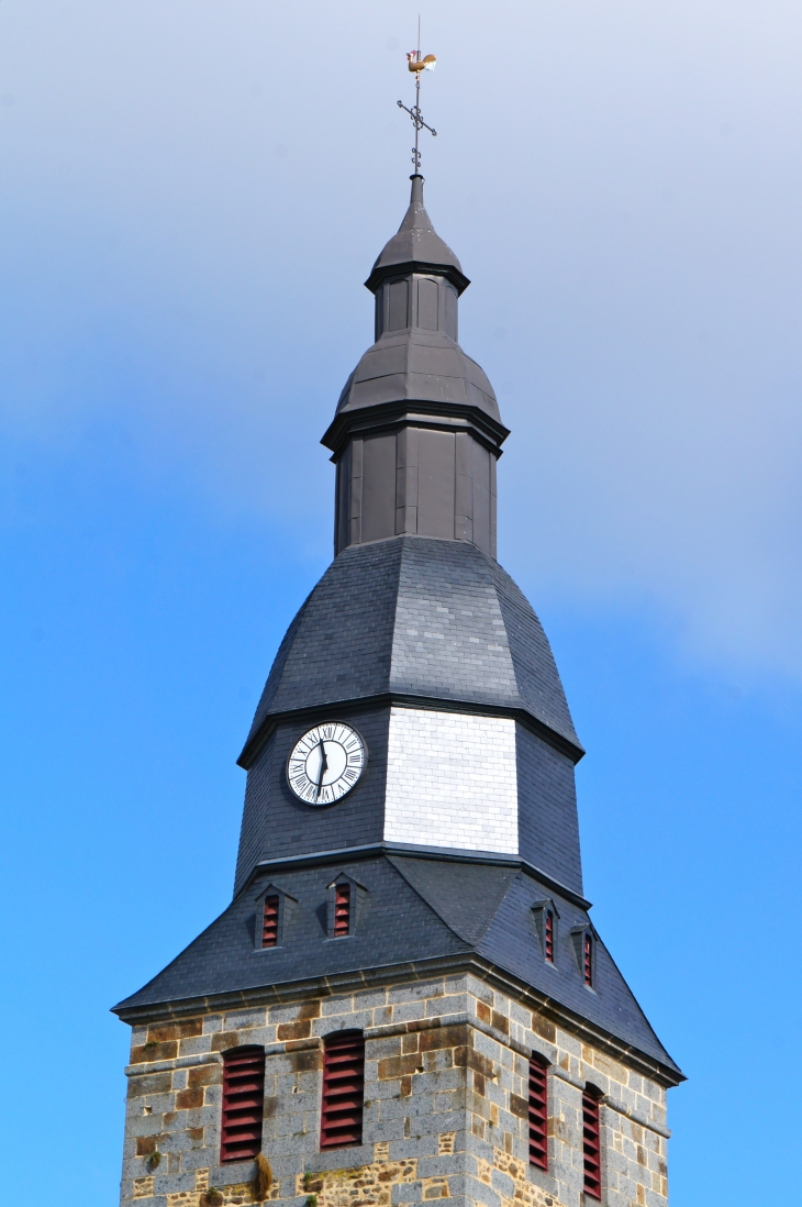 Clocher de l'église Saint Pierre. - Oisseau