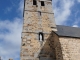 Le clocher-porche de l'église Saint Pierre du XVe siècle.