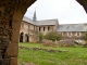 Du passage des convers, vue sur le cloître et l'eglise abbatiale. Abbaye de Clermont.